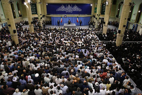 El líder supremo de Irán, el gran ayatolá Sayyed Alí Jameneí Jameneí acusa a EEUU de incumplir acuerdos y a Arabia Saudita de traición
